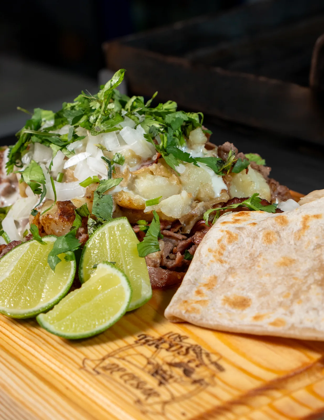 Tacos de Los Tacos de César servidos en tabla