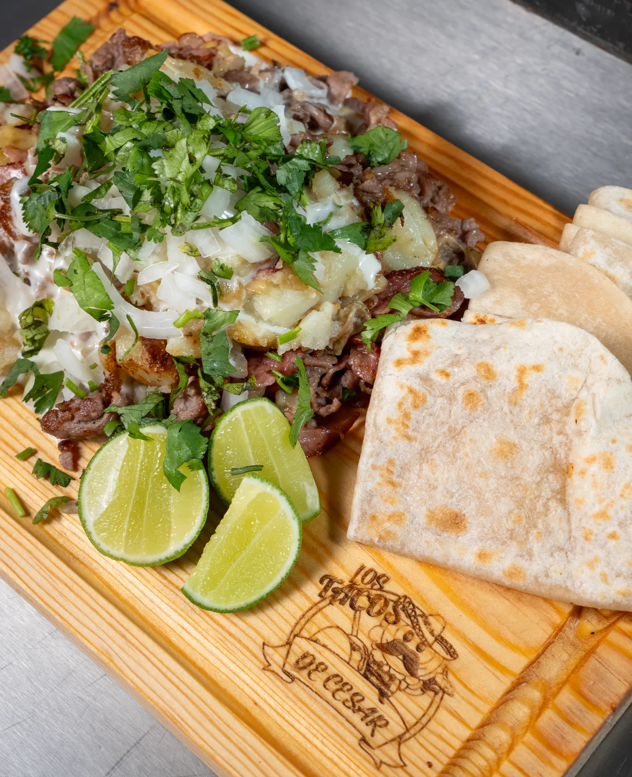 Tacos con cilantro, cebolla y limón